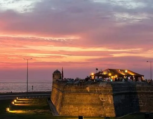 Murallas de Cartagena al atardecer